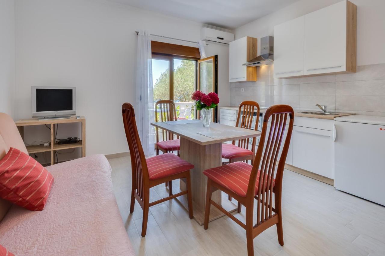 Family Friendly Seaside Apartments Kozino, Zadar - 5756 Петркане Екстериор снимка