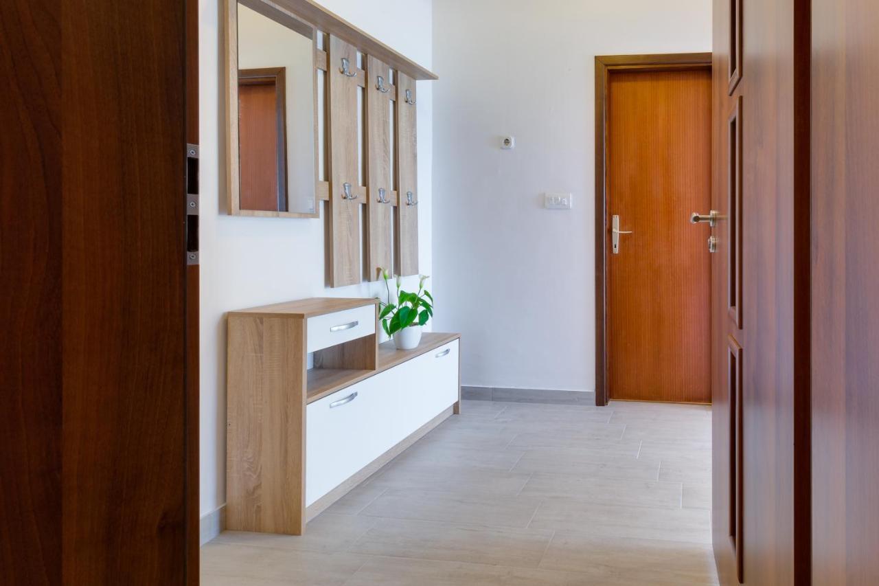 Family Friendly Seaside Apartments Kozino, Zadar - 5756 Петркане Екстериор снимка