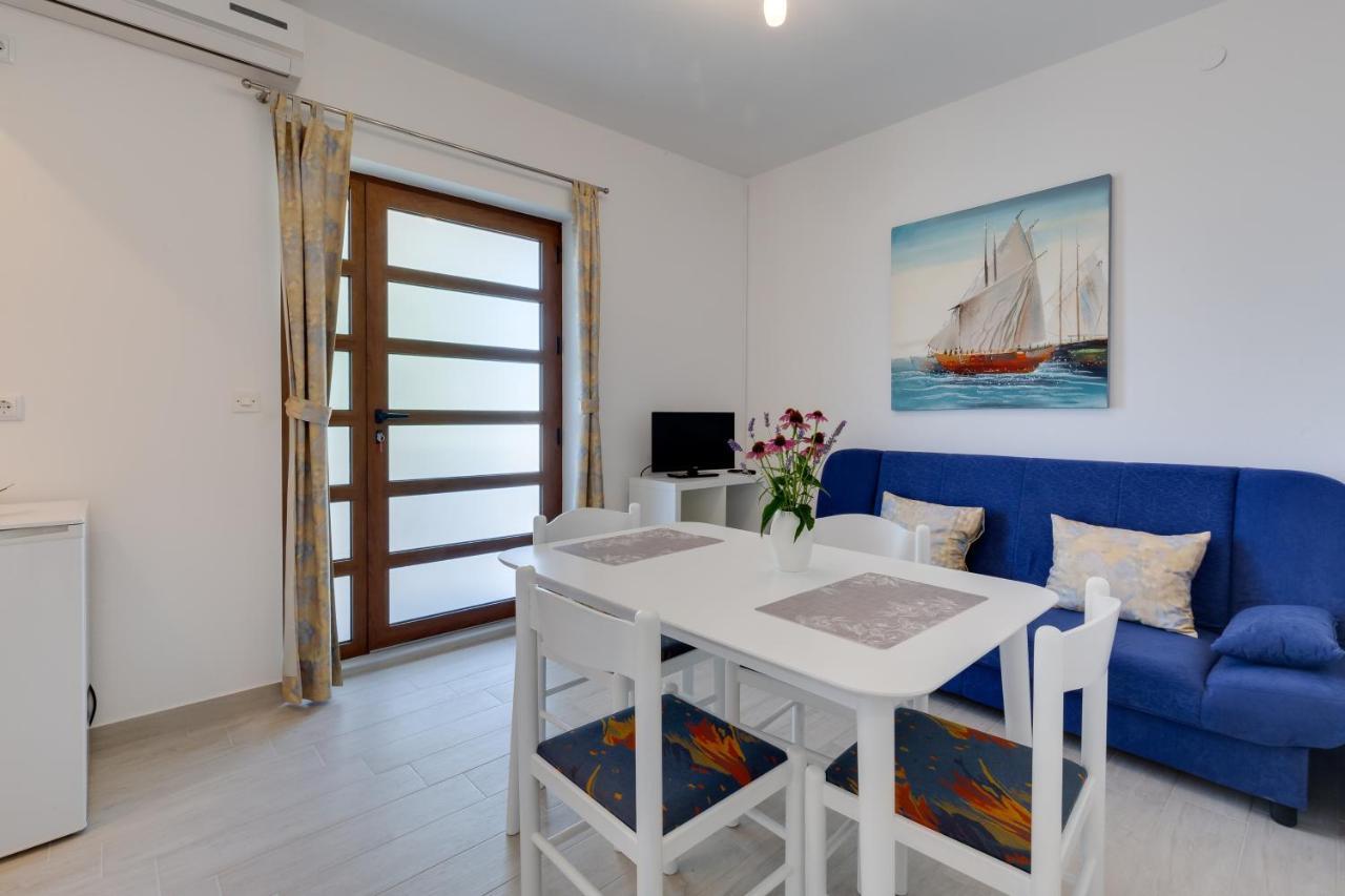Family Friendly Seaside Apartments Kozino, Zadar - 5756 Петркане Екстериор снимка