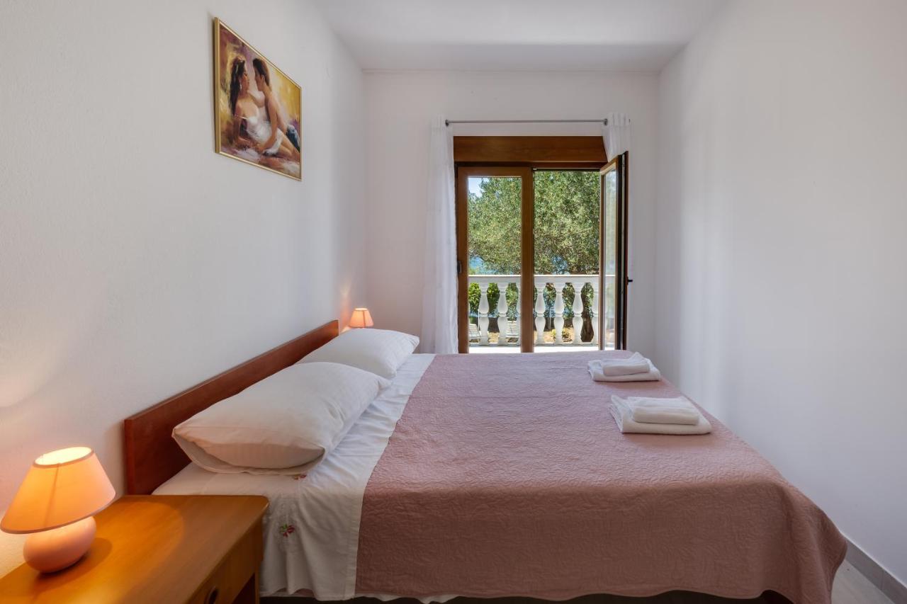 Family Friendly Seaside Apartments Kozino, Zadar - 5756 Петркане Екстериор снимка