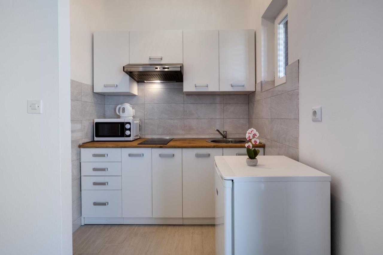Family Friendly Seaside Apartments Kozino, Zadar - 5756 Петркане Екстериор снимка