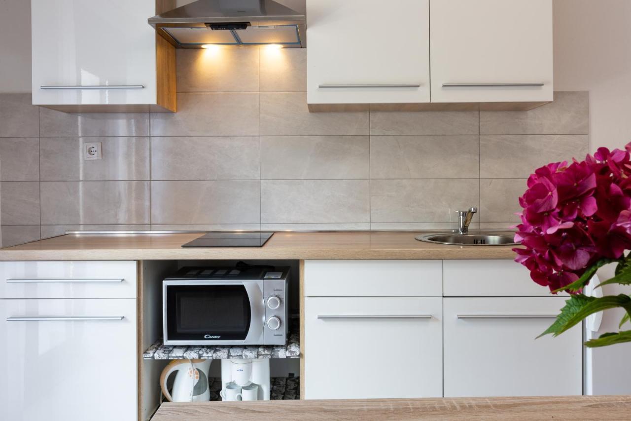 Family Friendly Seaside Apartments Kozino, Zadar - 5756 Петркане Екстериор снимка